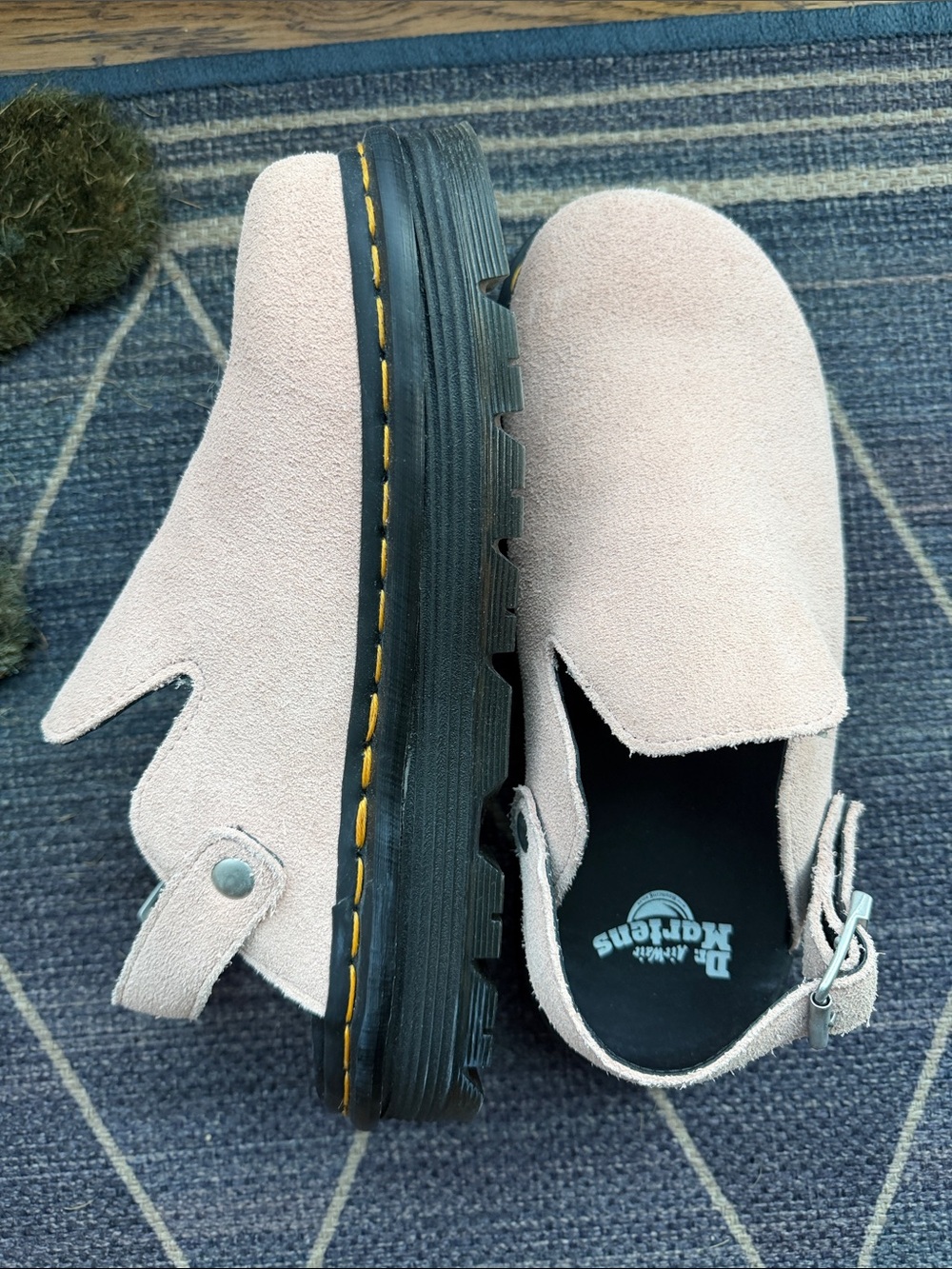 Dr Martens zebzag mule pink US 10
